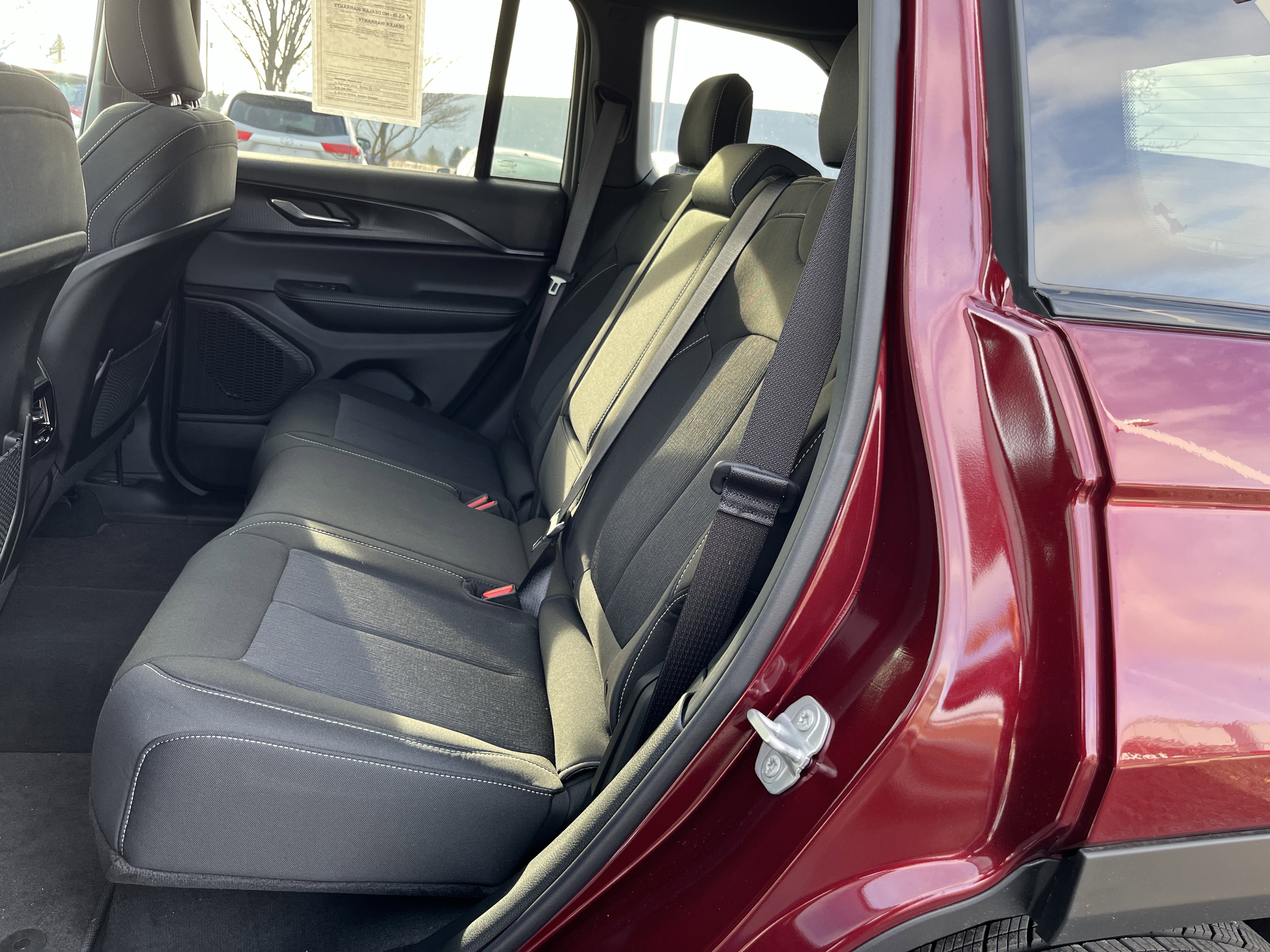 Used 2025 Jeep Grand Cherokee Laredo X w/ Luxury Tech Group I image 14