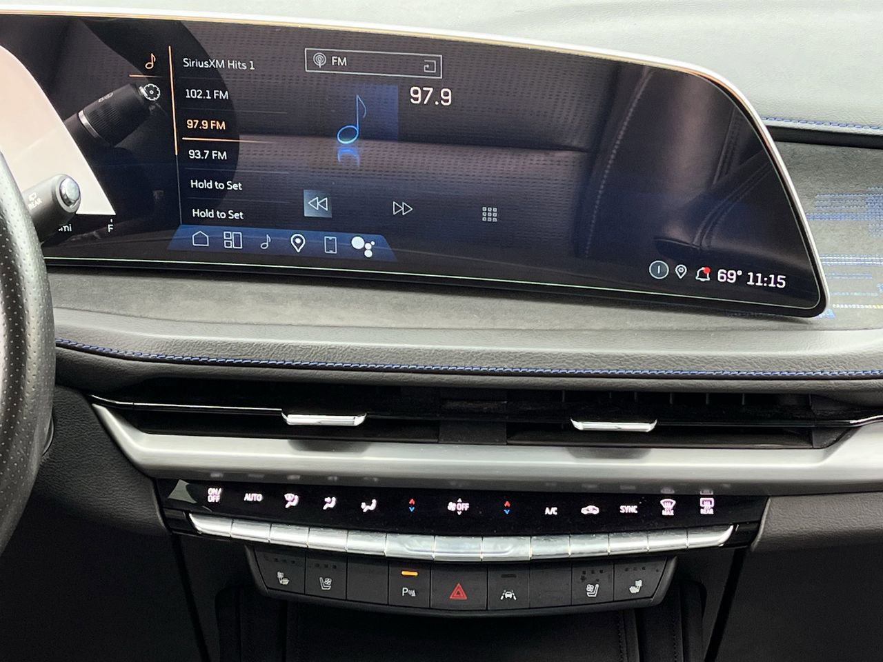 Used 2025 Cadillac XT4 Sport FWD image 17