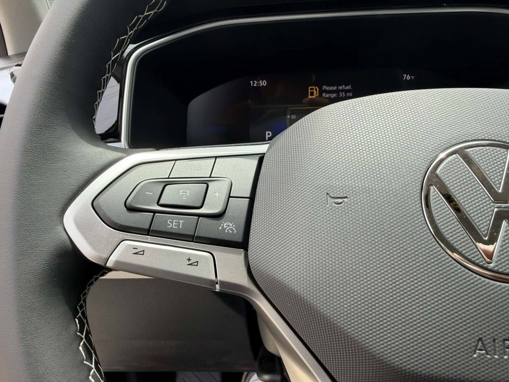 New 2026 Volkswagen Taos SE FWD image 21