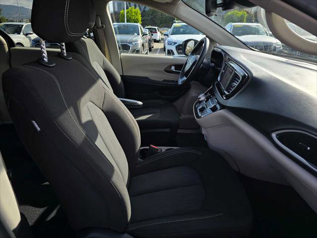 Used 2023 Chrysler Voyager LX FWD image 11