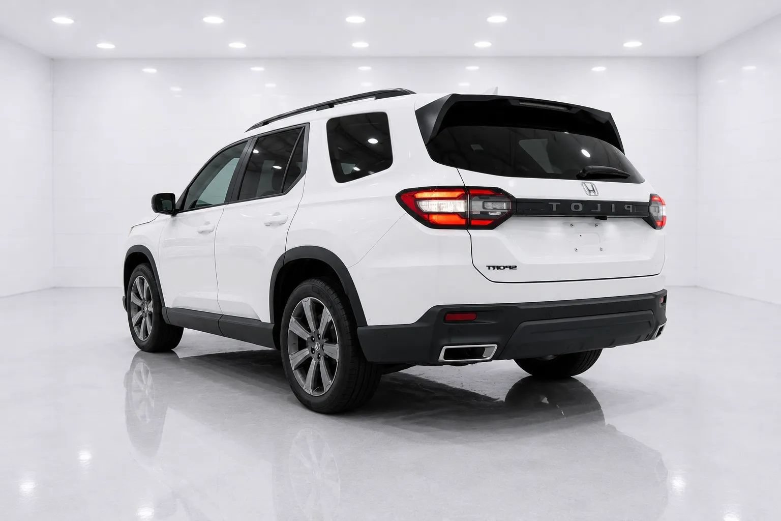 Used 2025 Honda Pilot Sport image 3
