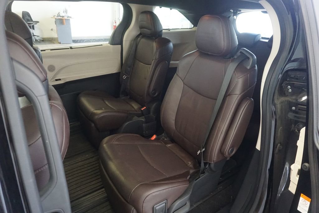 Used 2022 Toyota Sienna Platinum AWD/4WD image 21