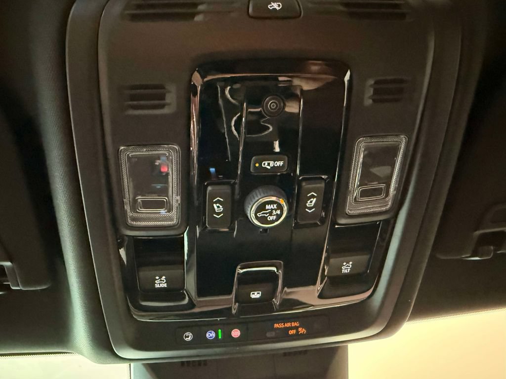 Used 2026 Cadillac Escalade Luxury w/ LPO, Floor Liner Package AWD/4WD image 27