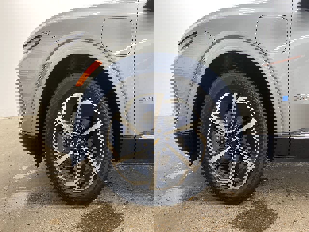 Used 2025 Chevrolet Equinox EV LT w/ Convenience Package image 11