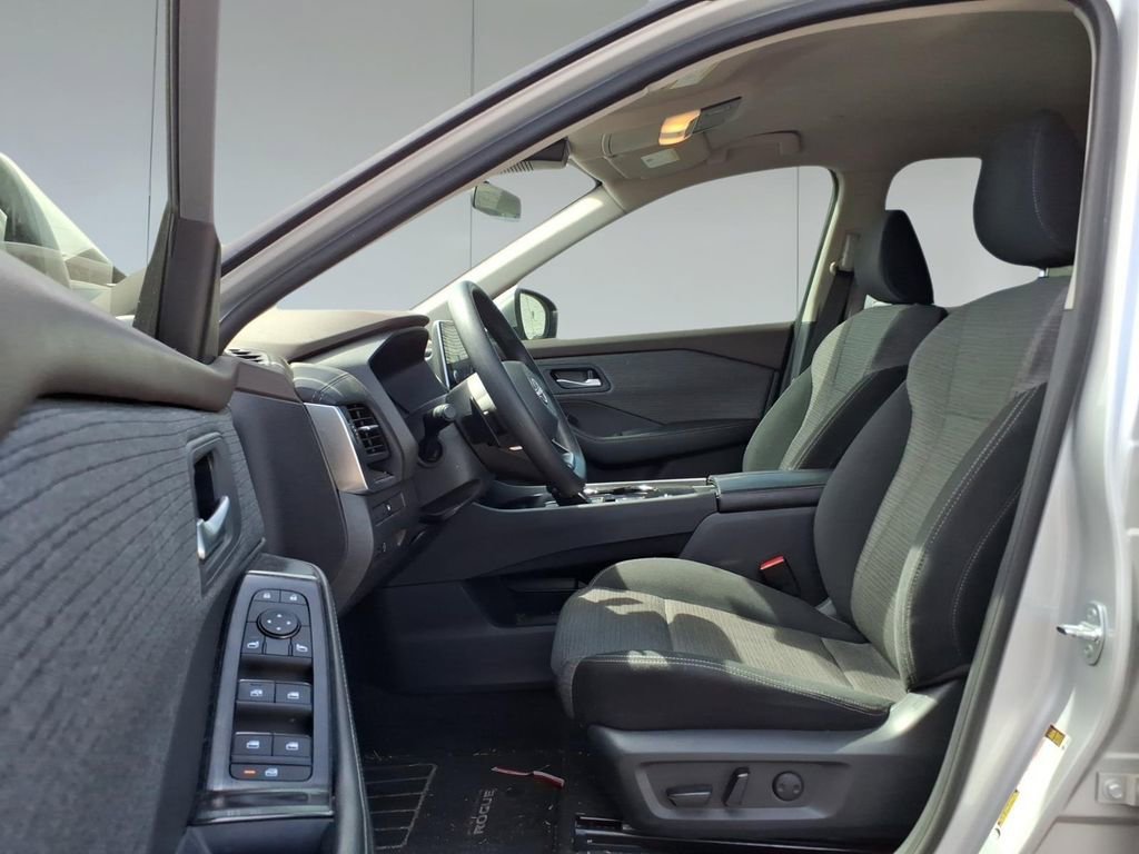 Used 2023 Nissan Rogue SV image 15