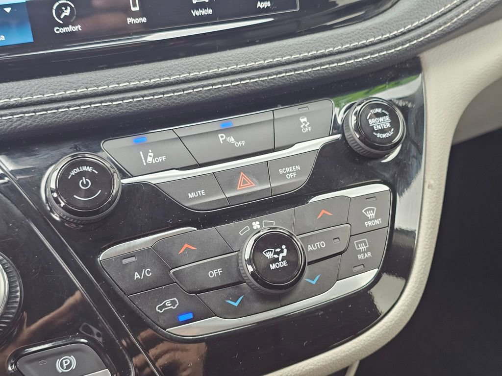 Used 2023 Chrysler Pacifica Touring-L FWD image 24