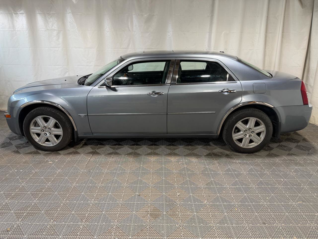 Used 2006 Chrysler 300 C w/ Navigation & Sound Group II AWD/4WD image 5