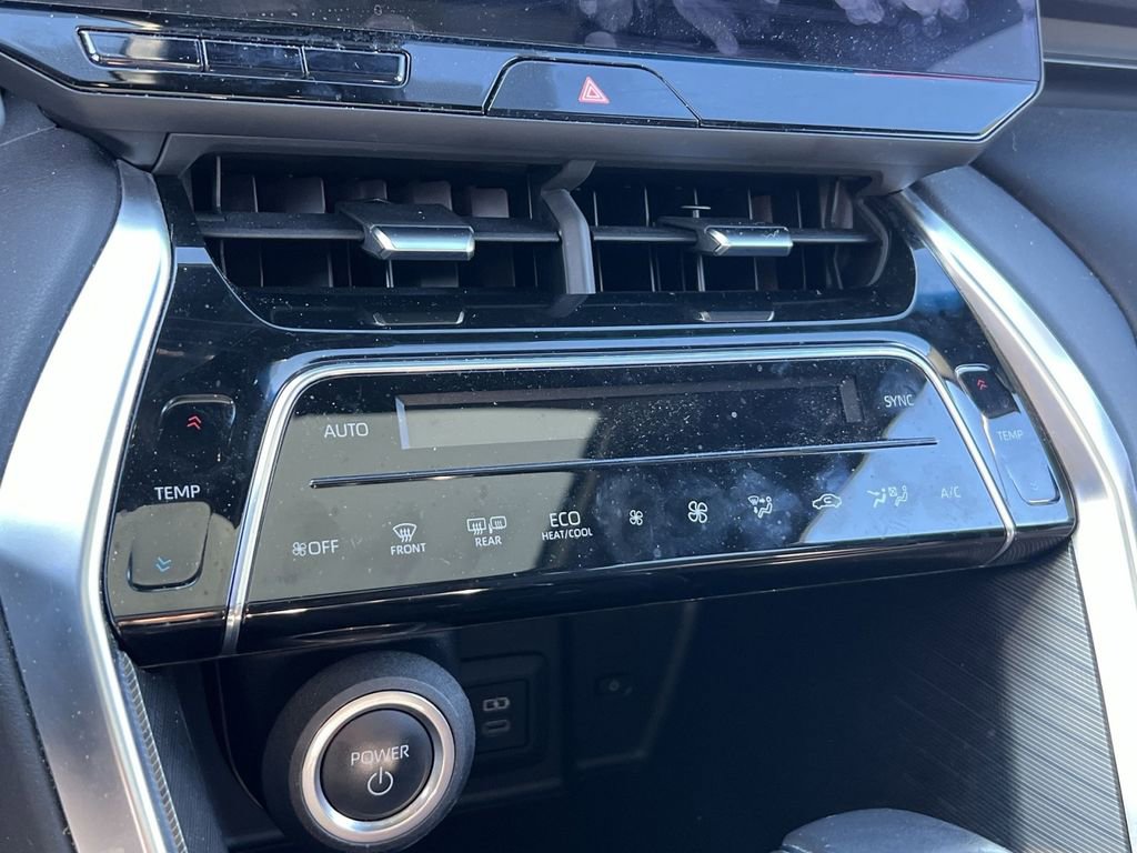 Used 2023 Toyota Venza Nightshade image 19