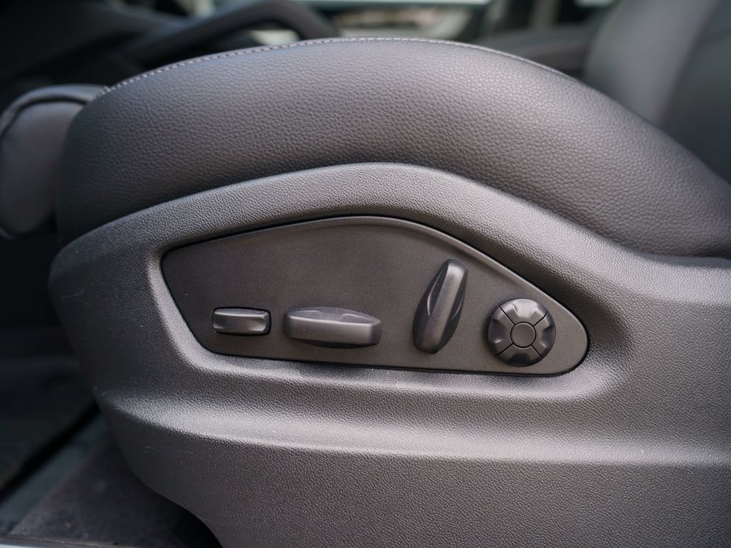 Used 2024 Porsche Cayenne AWD/4WD image 20