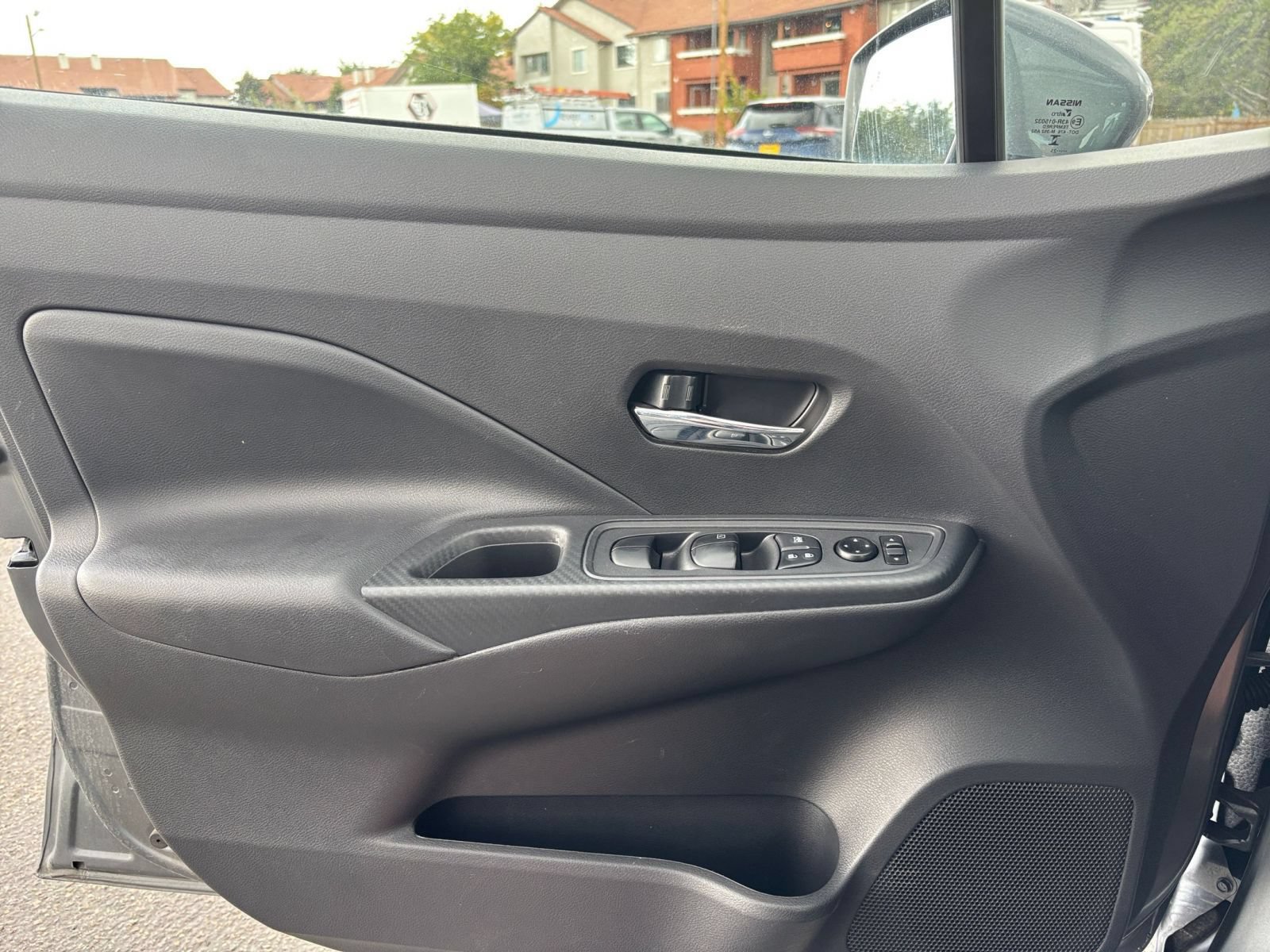 Used 2025 Nissan Versa SV FWD image 18