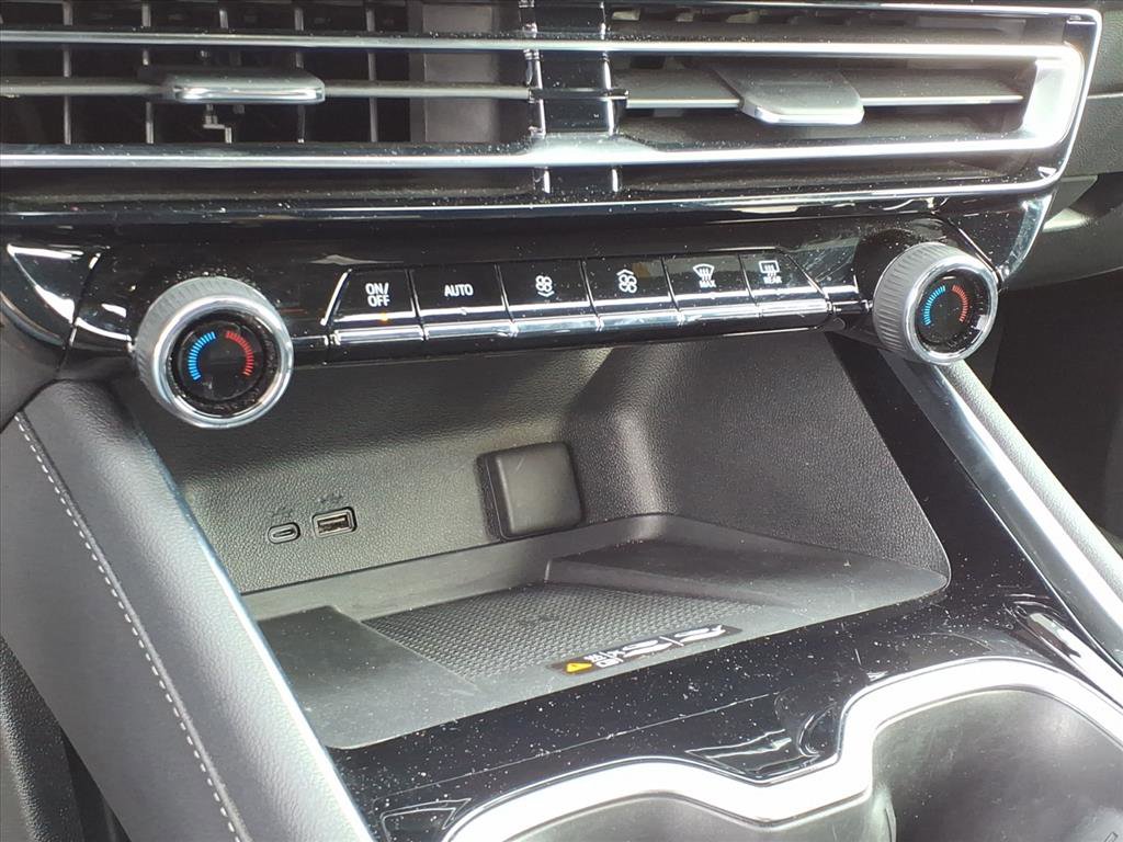 Used 2024 Chevrolet Traverse LT w/ LPO, Floor Liner Package image 10