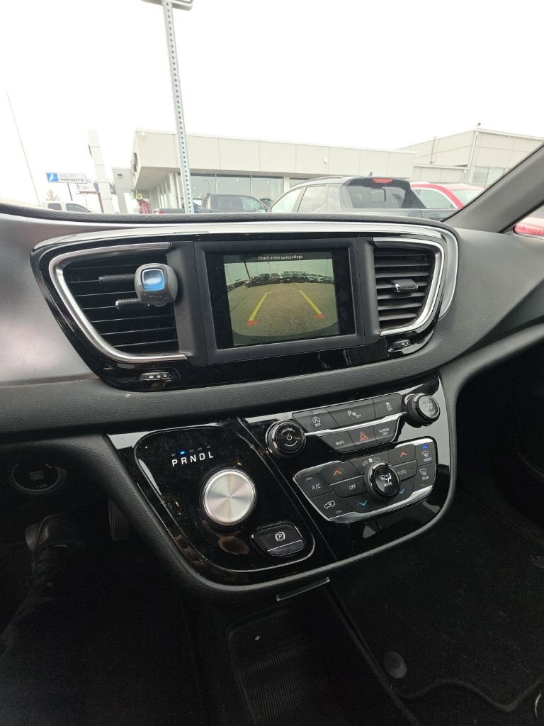 Used 2019 Chrysler Pacifica Touring Plus w/ S Appearance Package image 10