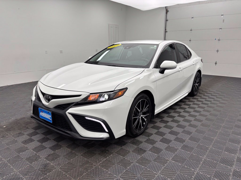 Used 2024 Toyota Camry SE AWD/4WD image 2