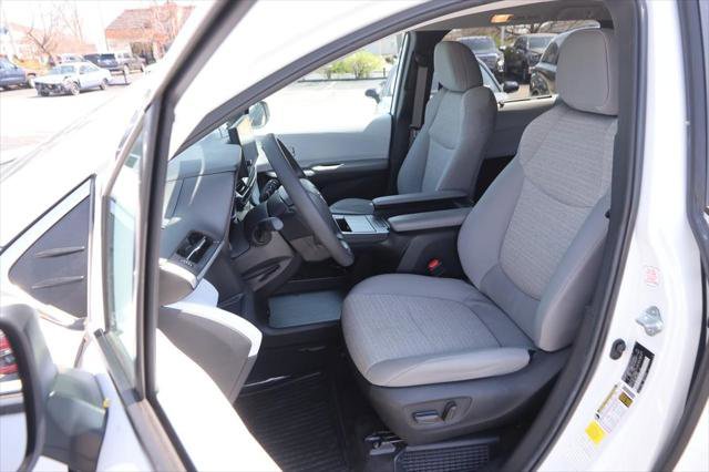 Certified 2025 Toyota Sienna LE image 8