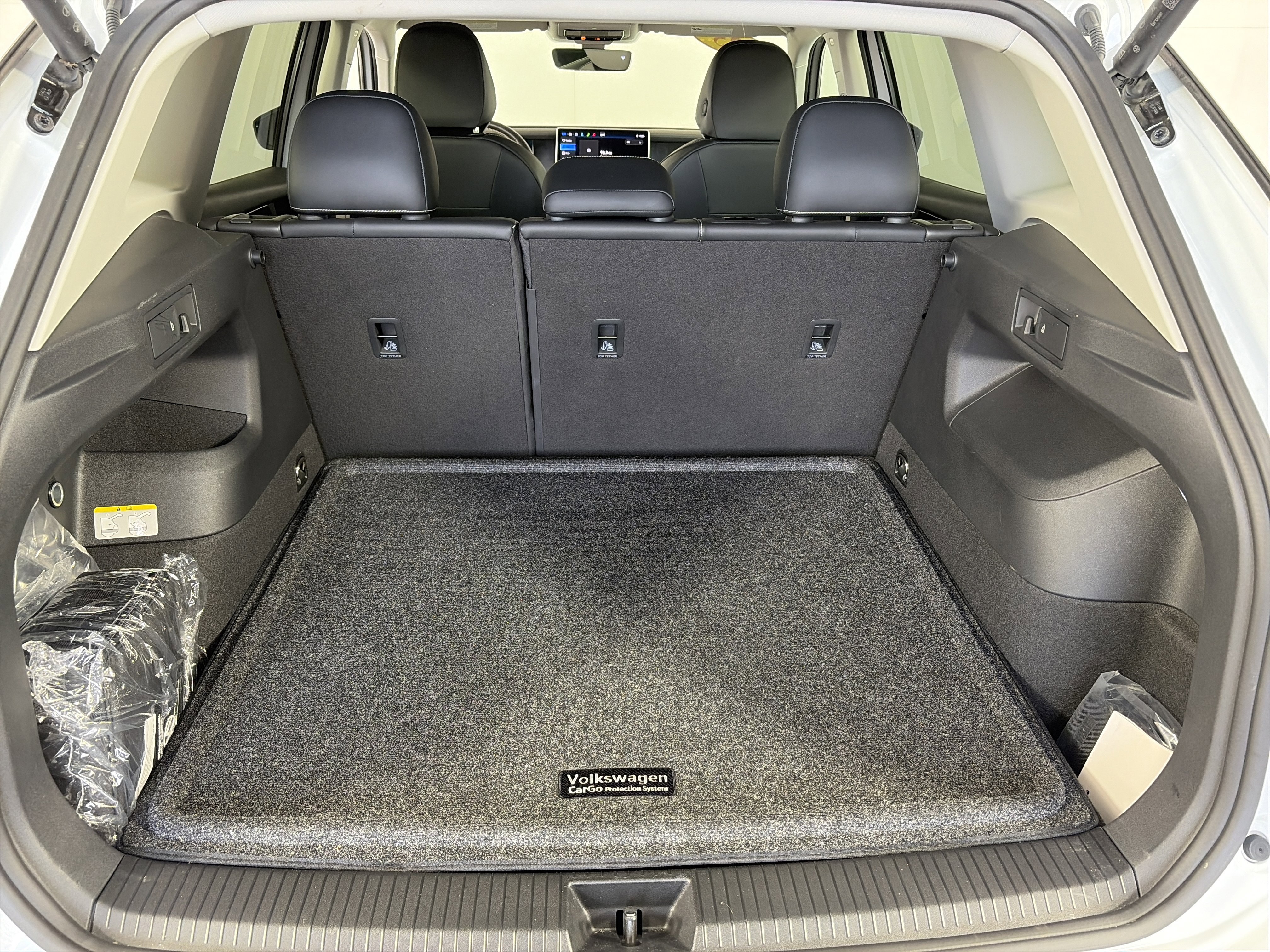 Used 2025 Volkswagen Tiguan SE image 14