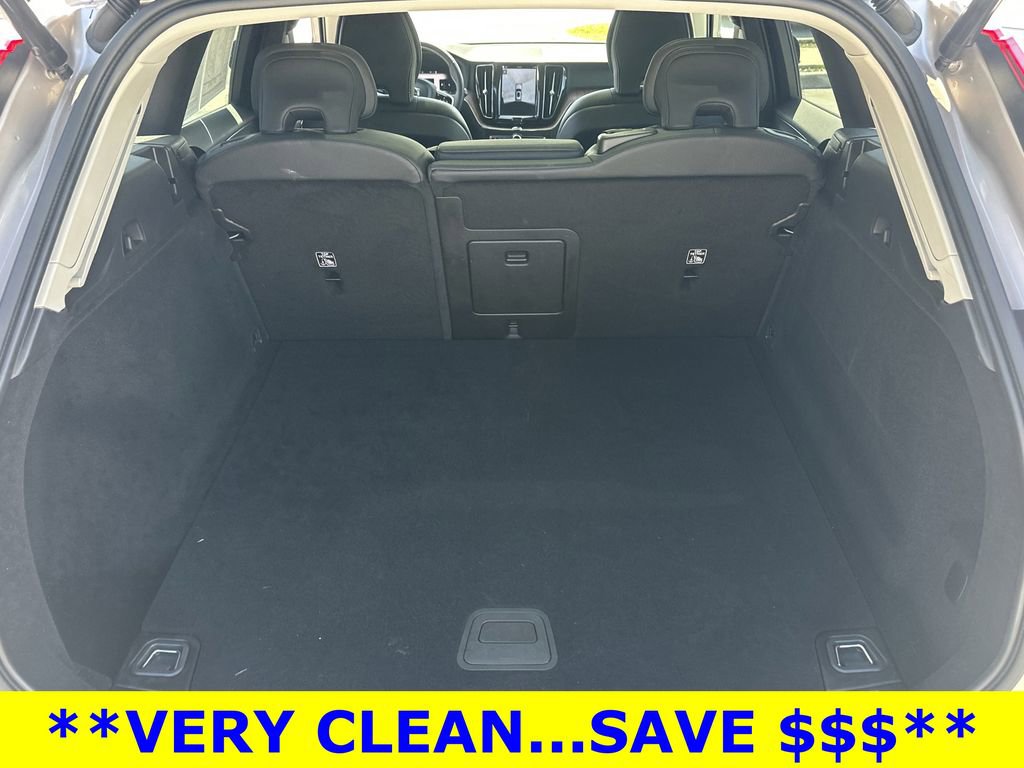 Used 2023 Volvo XC60 B5 Plus image 11