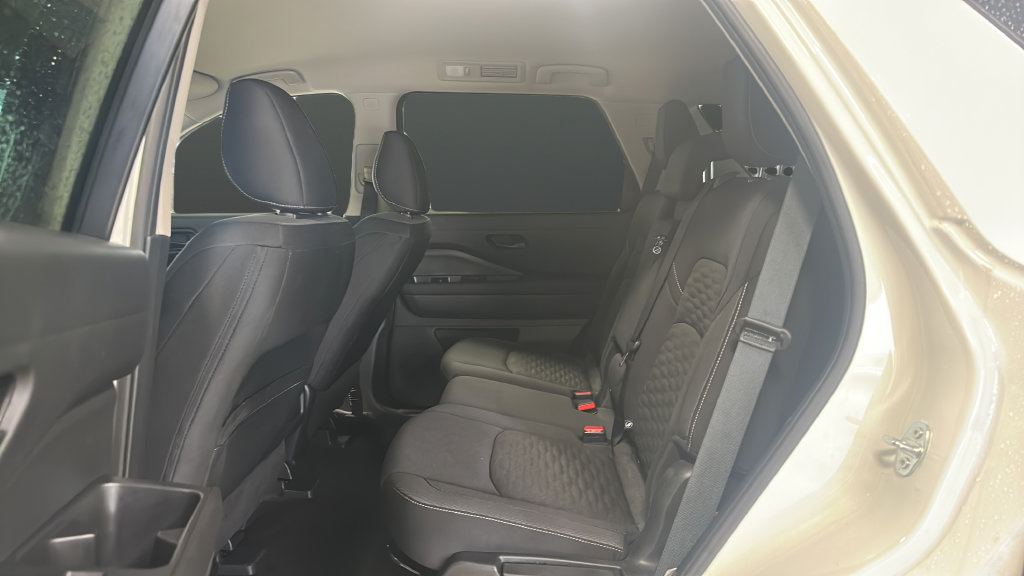 Used 2025 Nissan Pathfinder SV AWD/4WD image 18