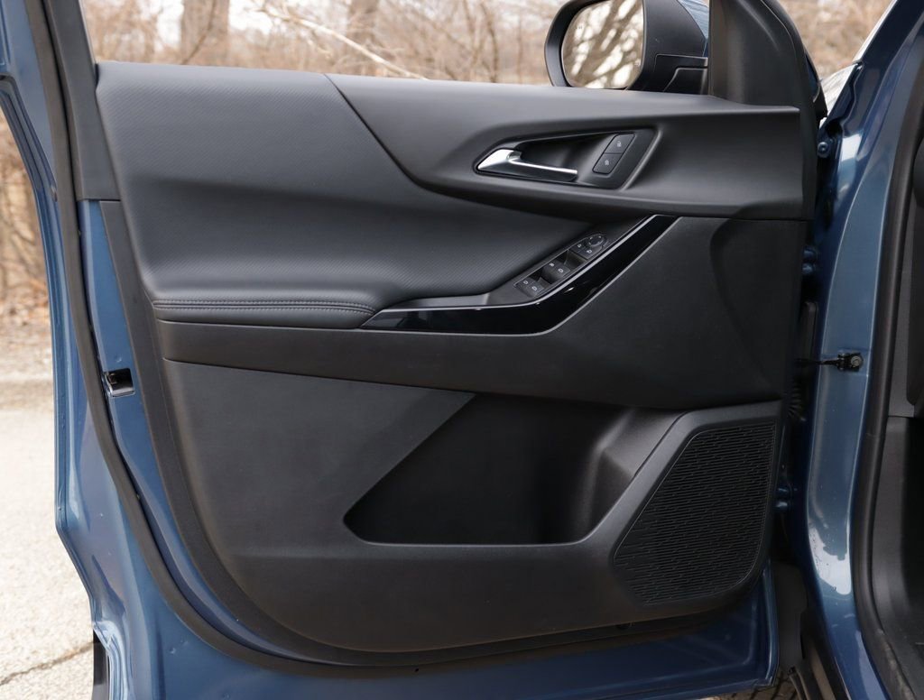 Used 2025 Chevrolet Equinox LT FWD image 23