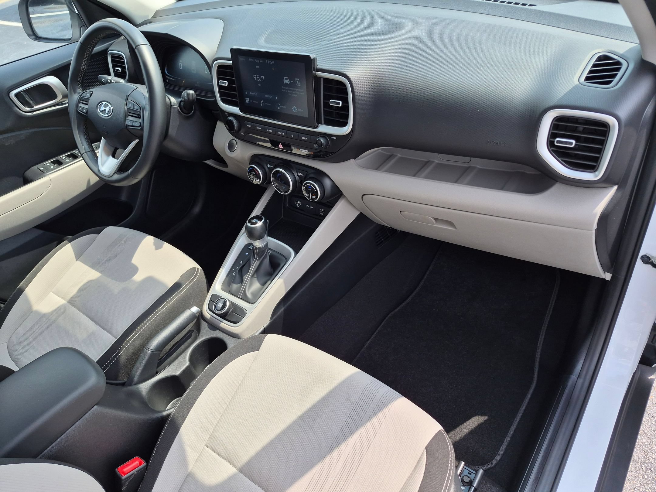 Used 2025 Hyundai Venue SEL FWD image 36