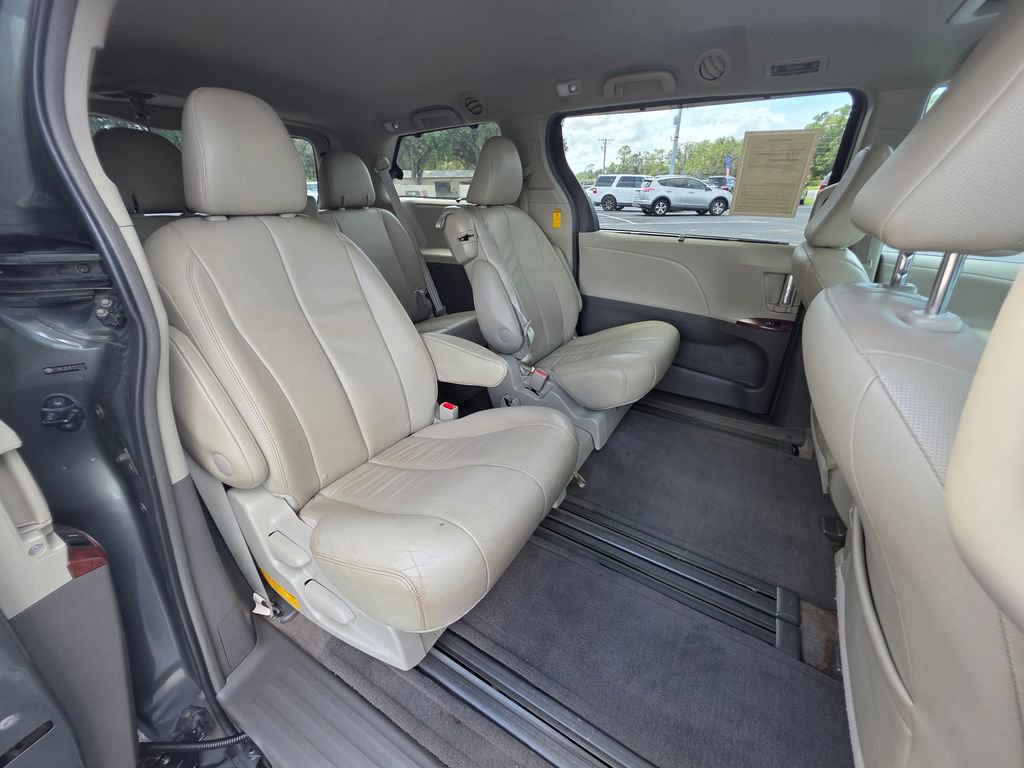 Used 2014 Toyota Sienna Limited image 16