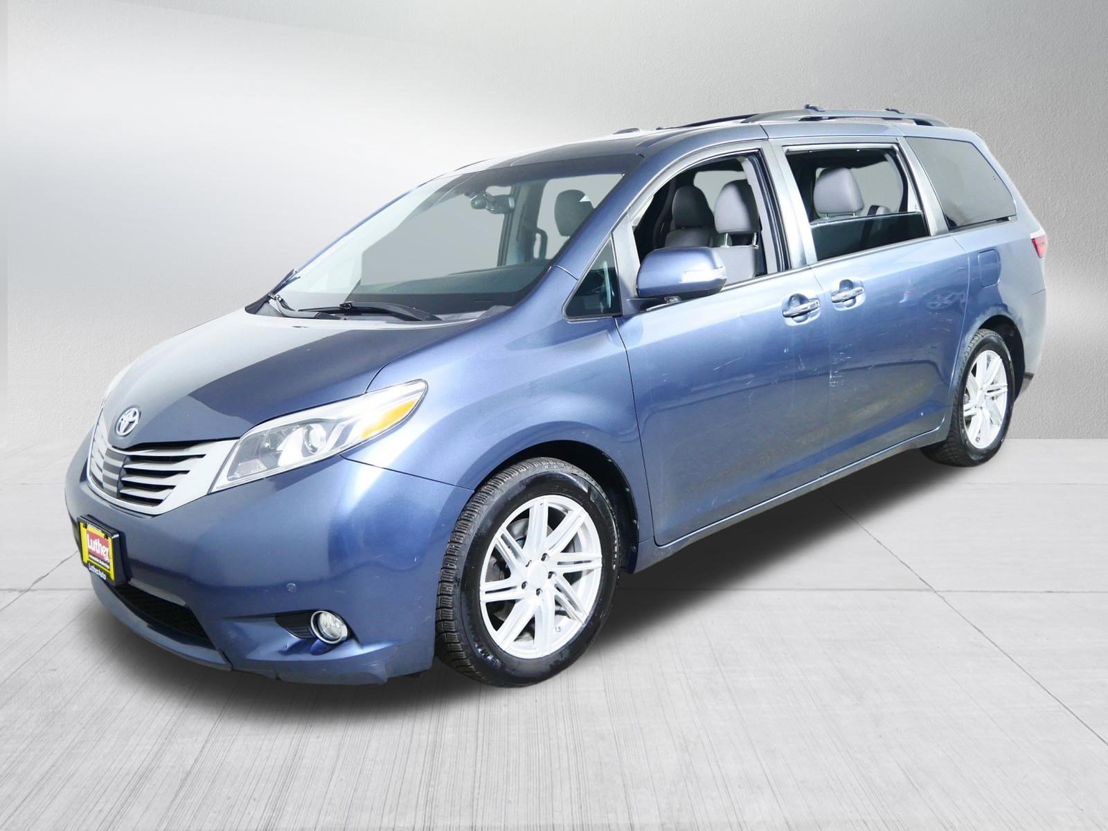 Used 2017 Toyota Sienna Limited Premium w/ Advanced Technology Package image 3