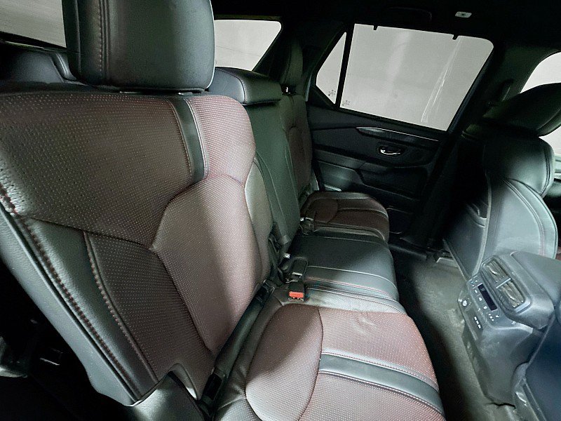 Used 2025 Honda Pilot Black Edition image 29
