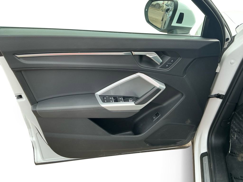 Used 2025 Audi Q3 2.0T Premium image 19