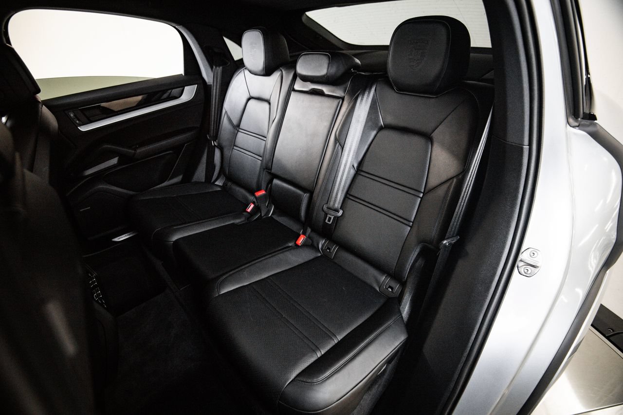 Certified 2024 Porsche Cayenne Coupe AWD/4WD image 24