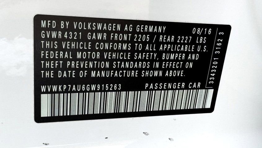 Used 2016 Volkswagen e-Golf SE image 28