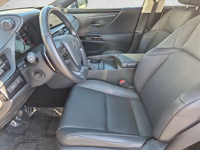 Used 2025 Lexus ES 300h w/ Premium Package FWD image 17