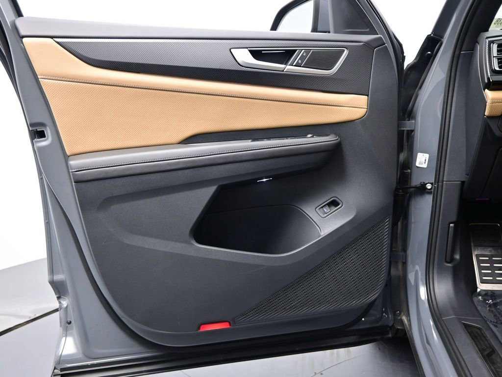 Used 2024 Volkswagen Atlas Cross Sport SEL R-Line image 13