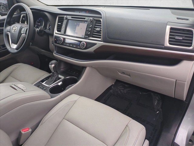 Used 2016 Toyota Highlander Limited AWD/4WD image 25