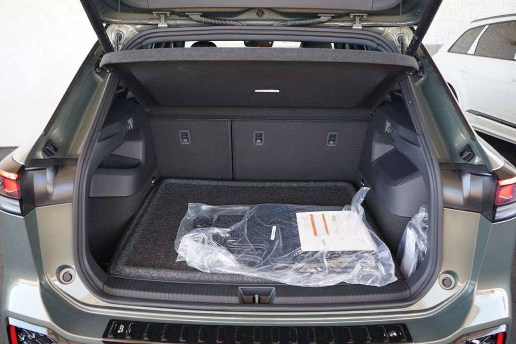 New 2026 Volkswagen Tiguan SEL R-Line AWD/4WD image 11