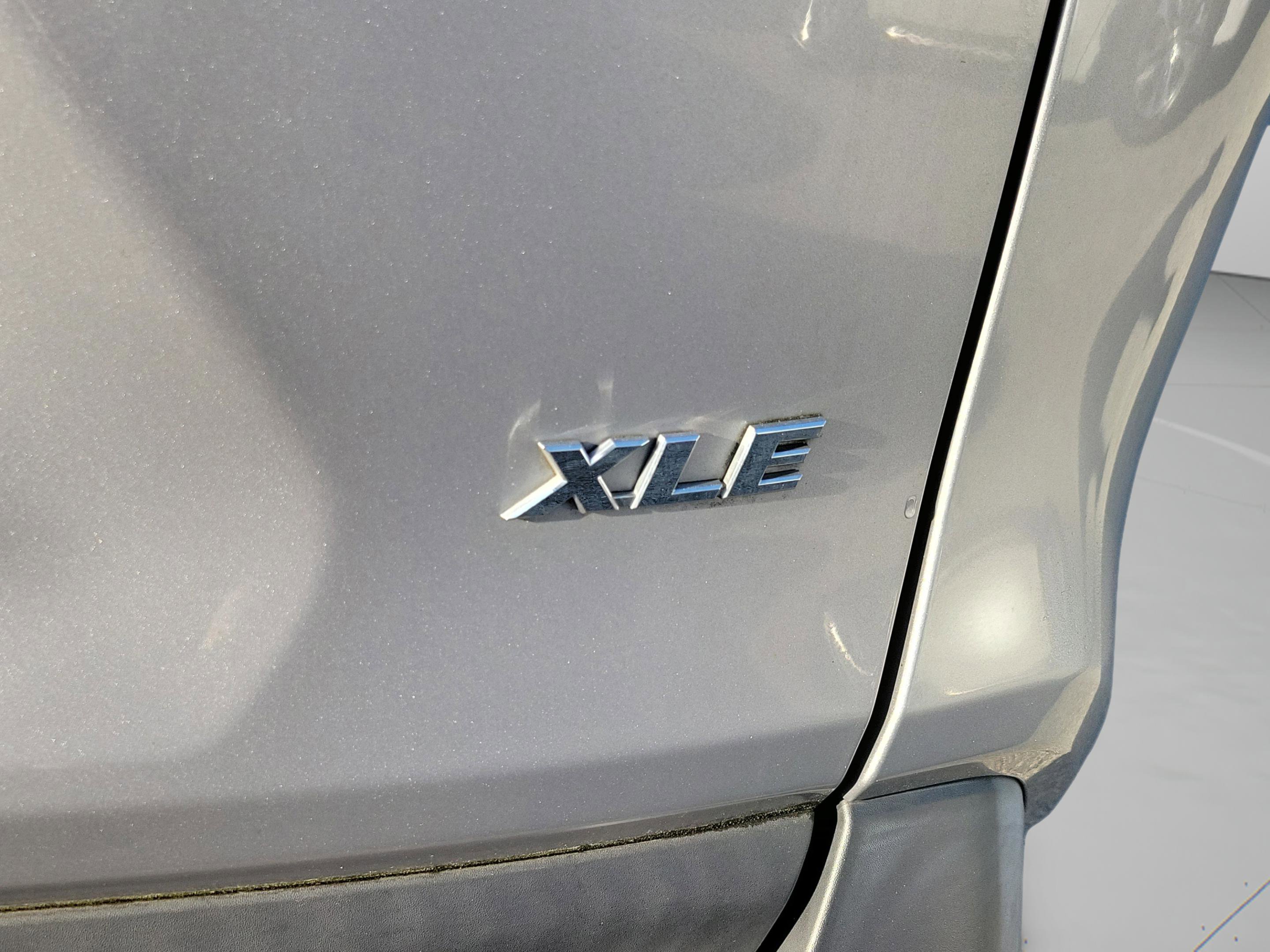 Used 2019 Toyota RAV4 XLE w/ Convenience Package FWD image 21