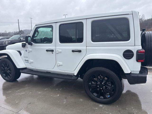 Used 2022 Jeep Wrangler Unlimited Sahara w/ Cold Weather Group image 9