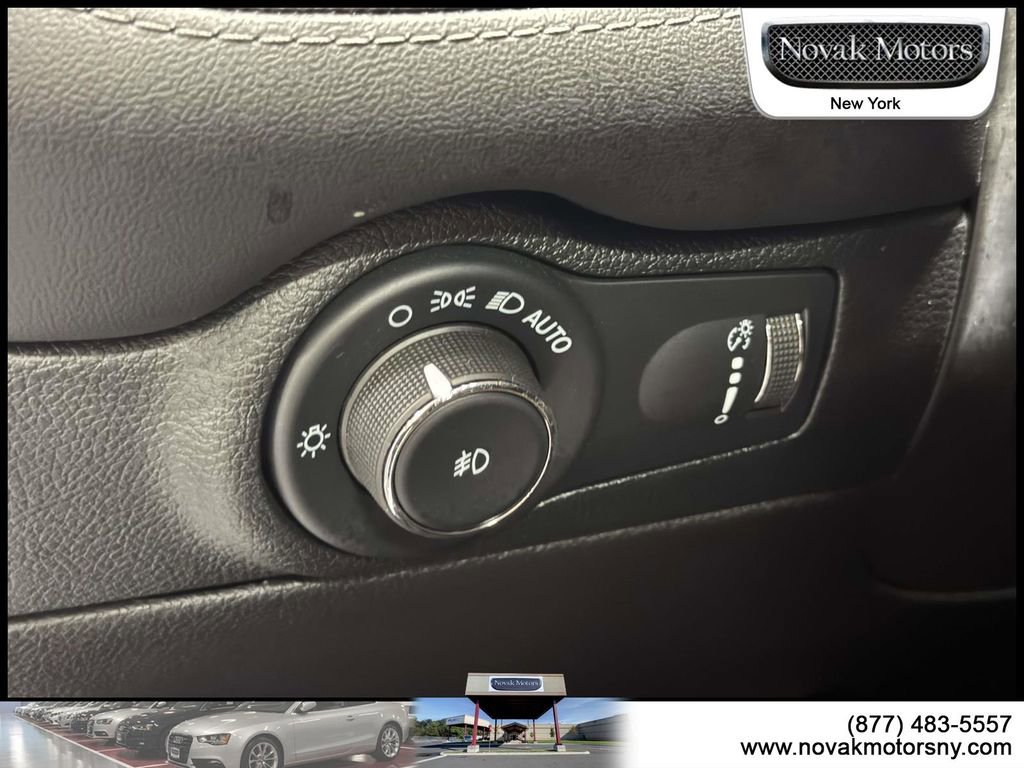 Used 2022 Dodge Durango SXT w/ Anodized Platinum Package image 17