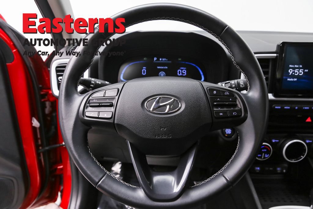Used 2023 Hyundai Venue Limited FWD image 10