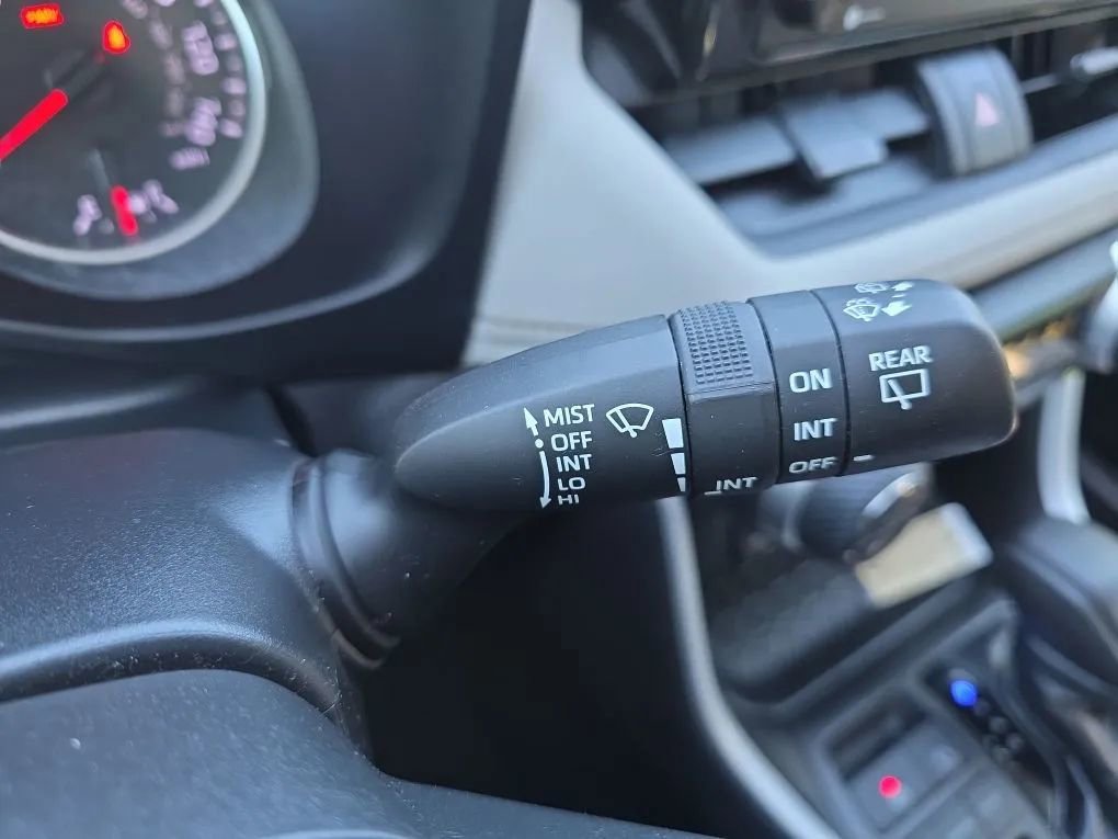 Used 2021 Toyota RAV4 XLE image 21