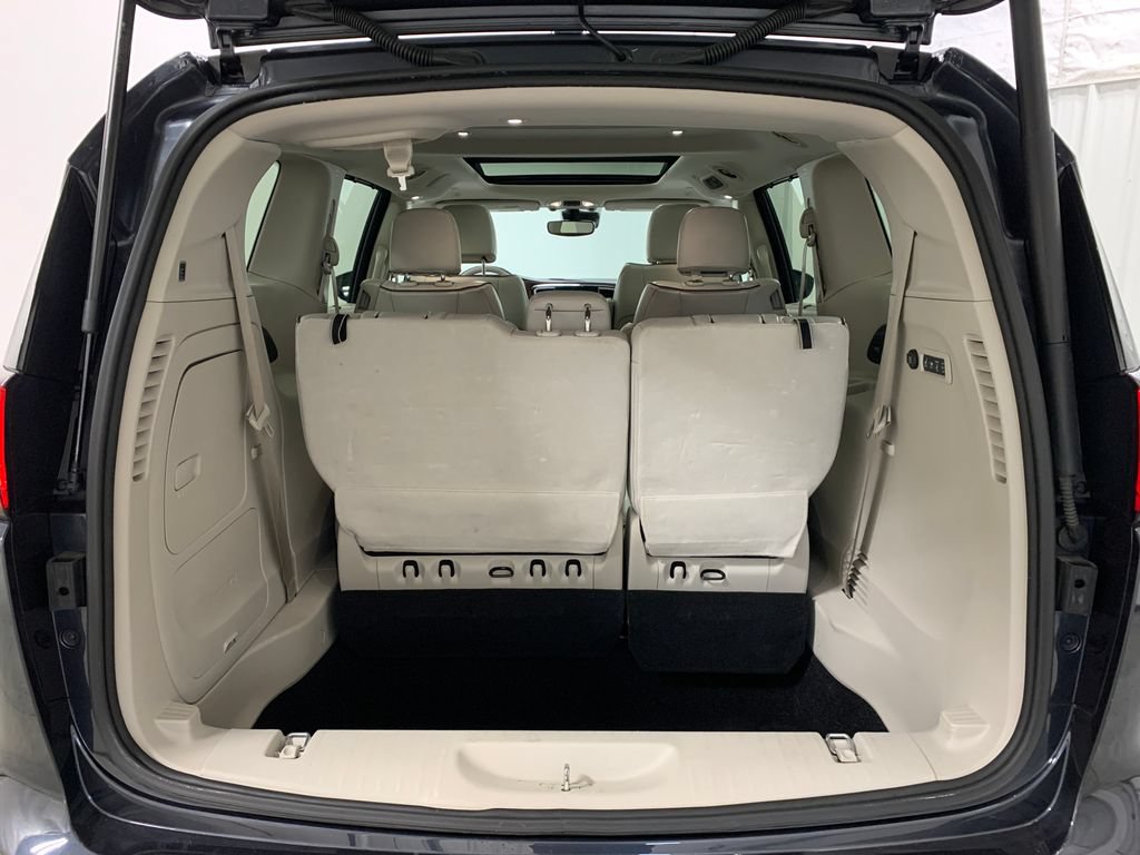 Used 2020 Chrysler Pacifica Limited w/ Advanced Safetytec Group FWD image 26