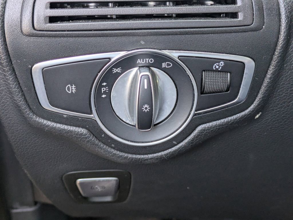 Used 2021 Mercedes-Benz GLC 300 w/ Multimedia Package image 27