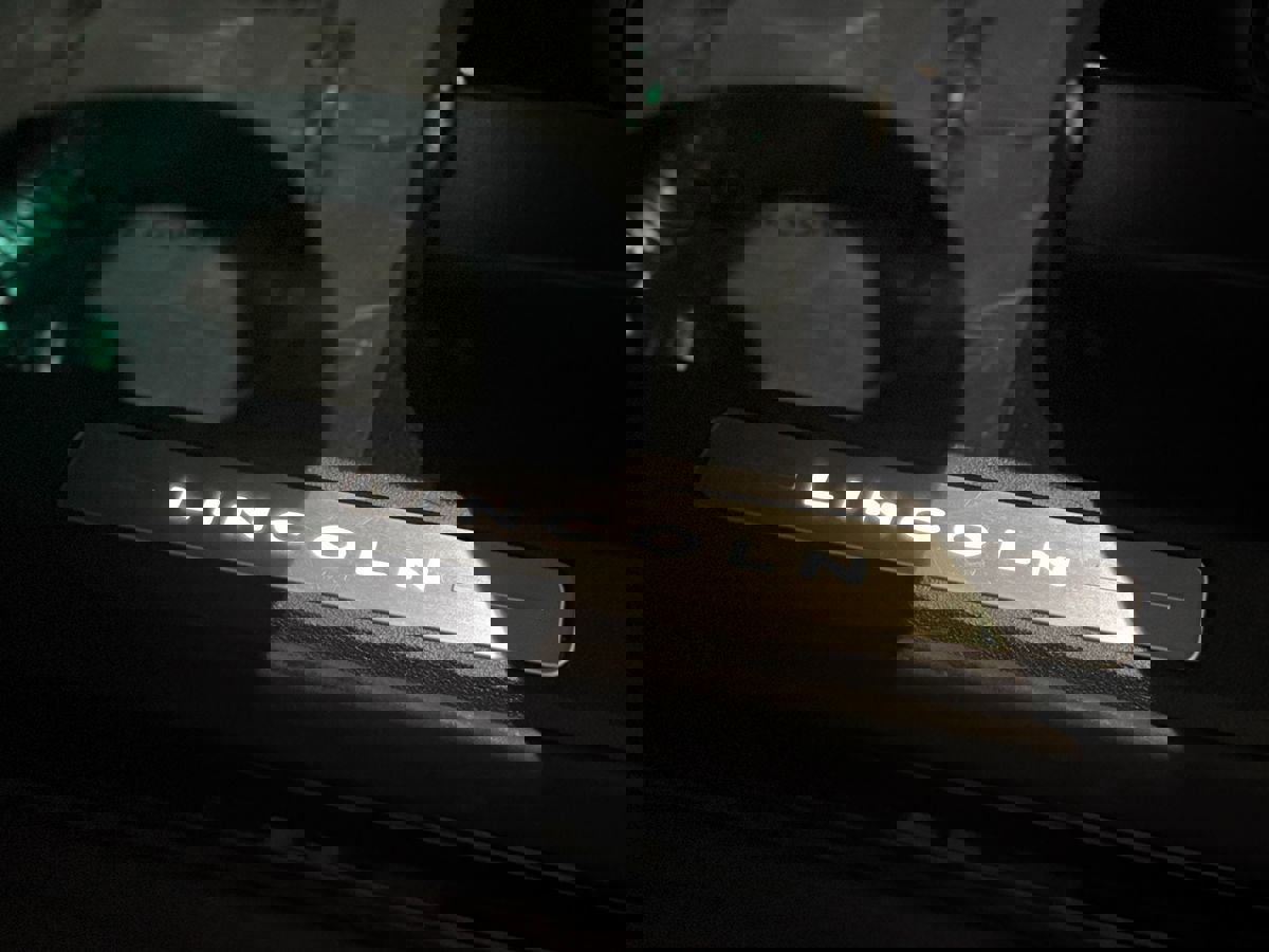 Used 2025 Lincoln Aviator Reserve w/ Jet Appearance Package image 14