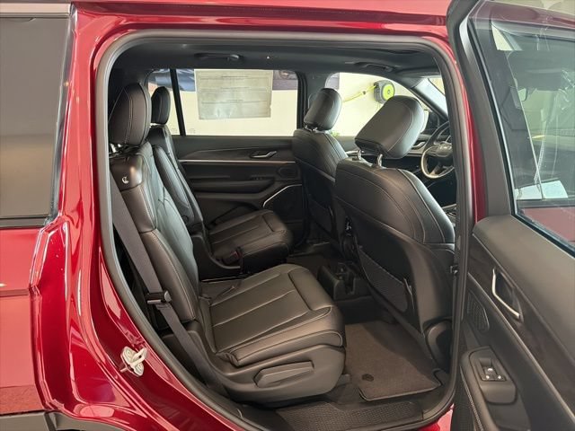 New 2026 Jeep Grand Cherokee L Limited w/ Limited Altitude Package AWD/4WD image 19