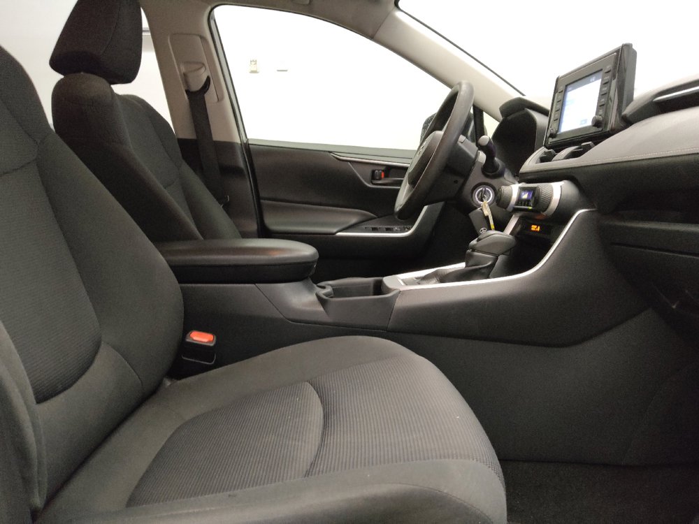 Used 2019 Toyota RAV4 LE FWD image 21