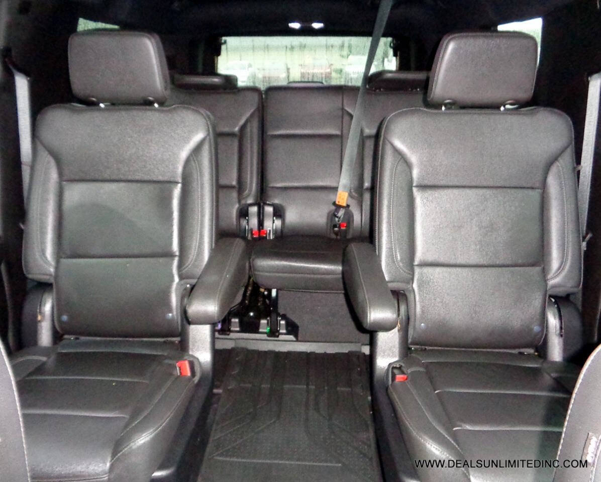 Used 2022 Chevrolet Suburban LT w/ LT Signature Plus Package AWD/4WD image 19