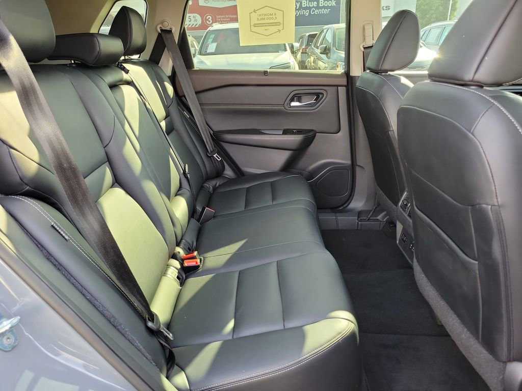 Used 2023 Nissan Rogue SL w/ SL Premium Package image 22