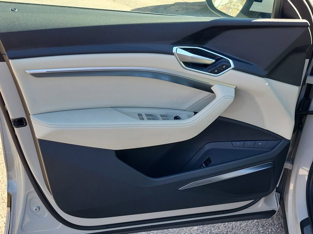 Used 2021 Audi e-tron Premium Plus w/ Premium Plus Package image 10