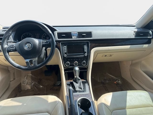Used 2015 Volkswagen Passat 1.8T SEL Premium FWD image 13