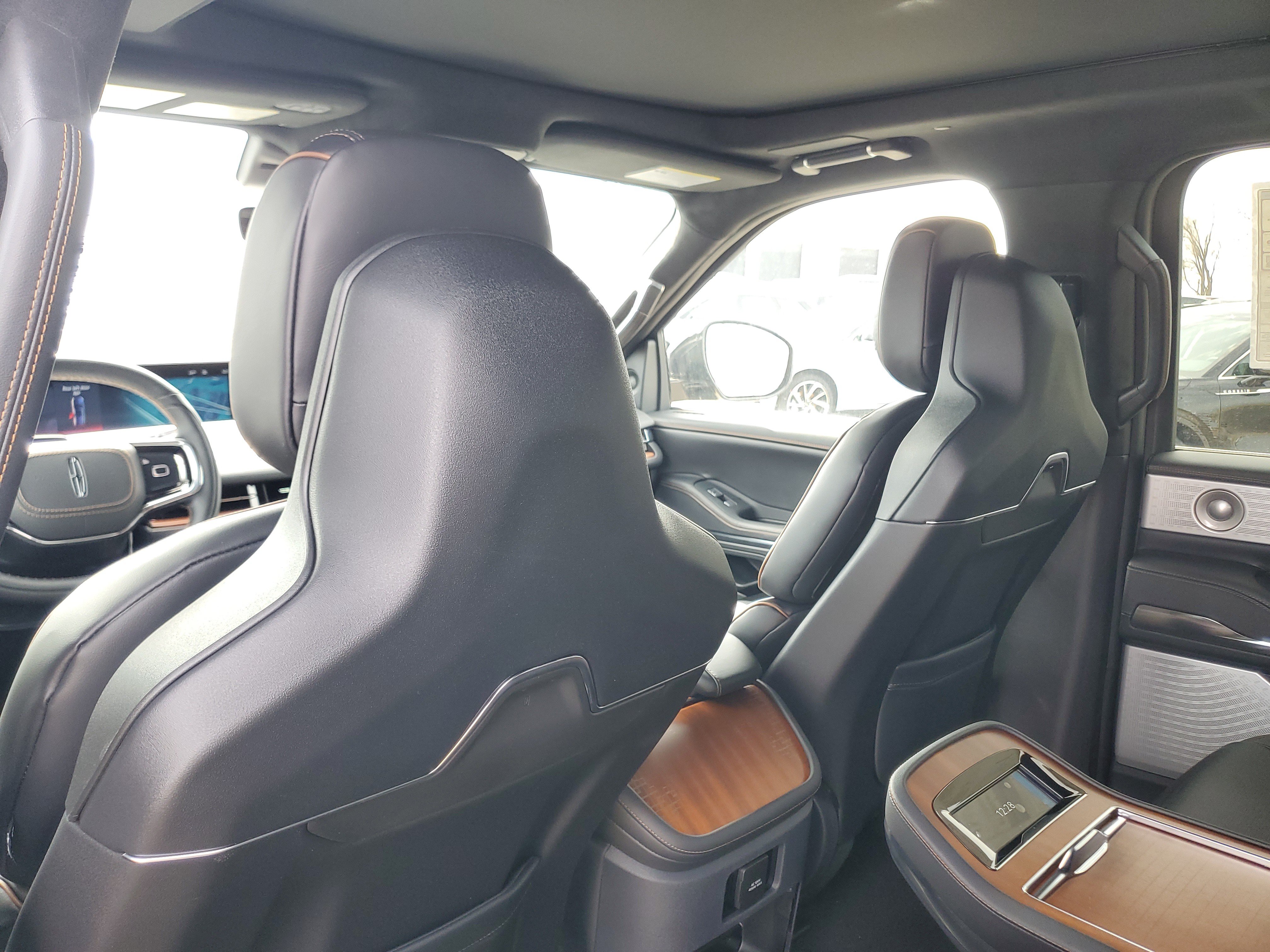 New 2026 Lincoln Navigator L Black Label AWD/4WD image 28