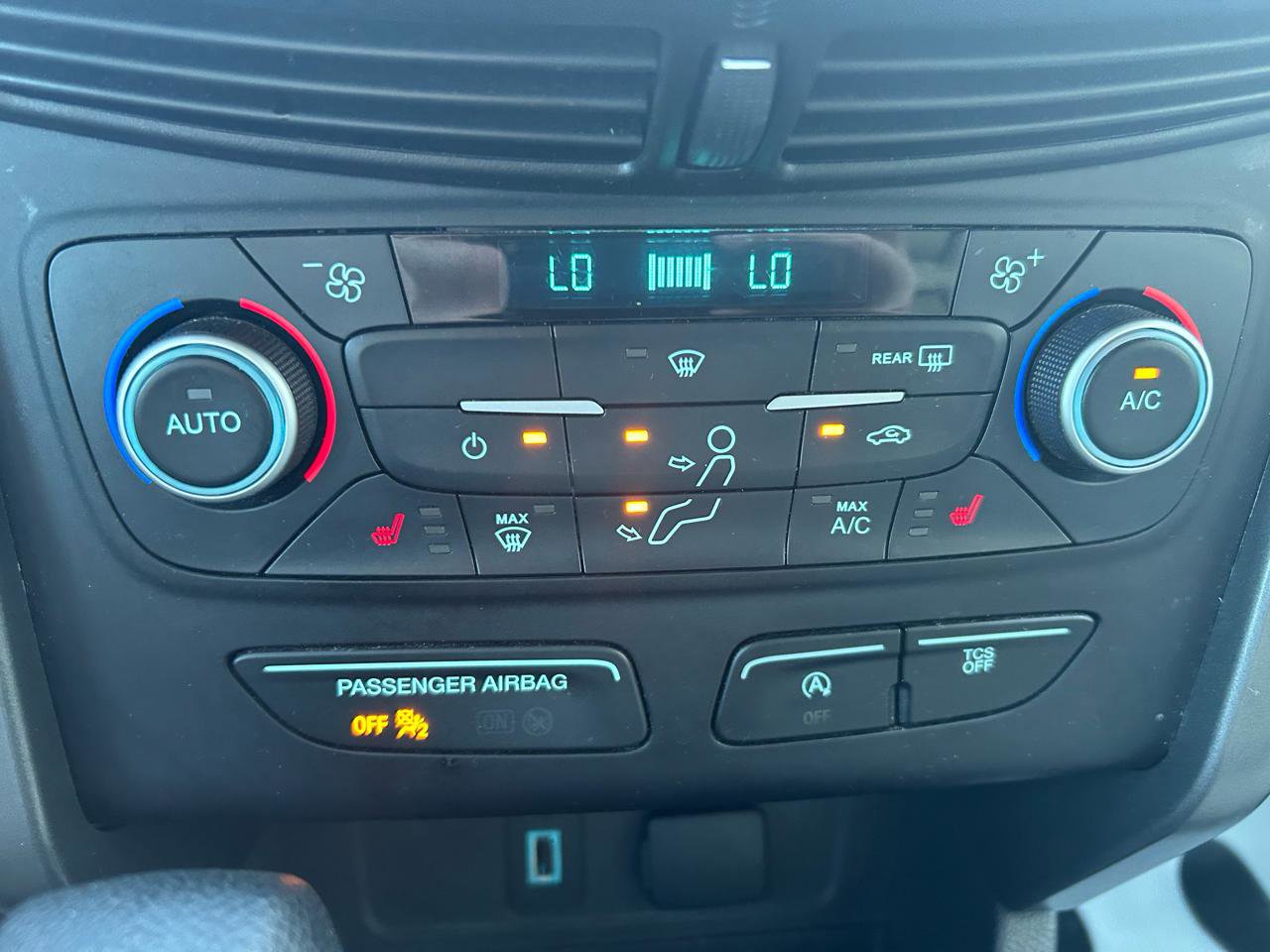 Used 2019 Ford Escape SE image 25