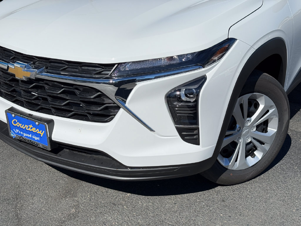 New 2026 Chevrolet Trax LS FWD image 3